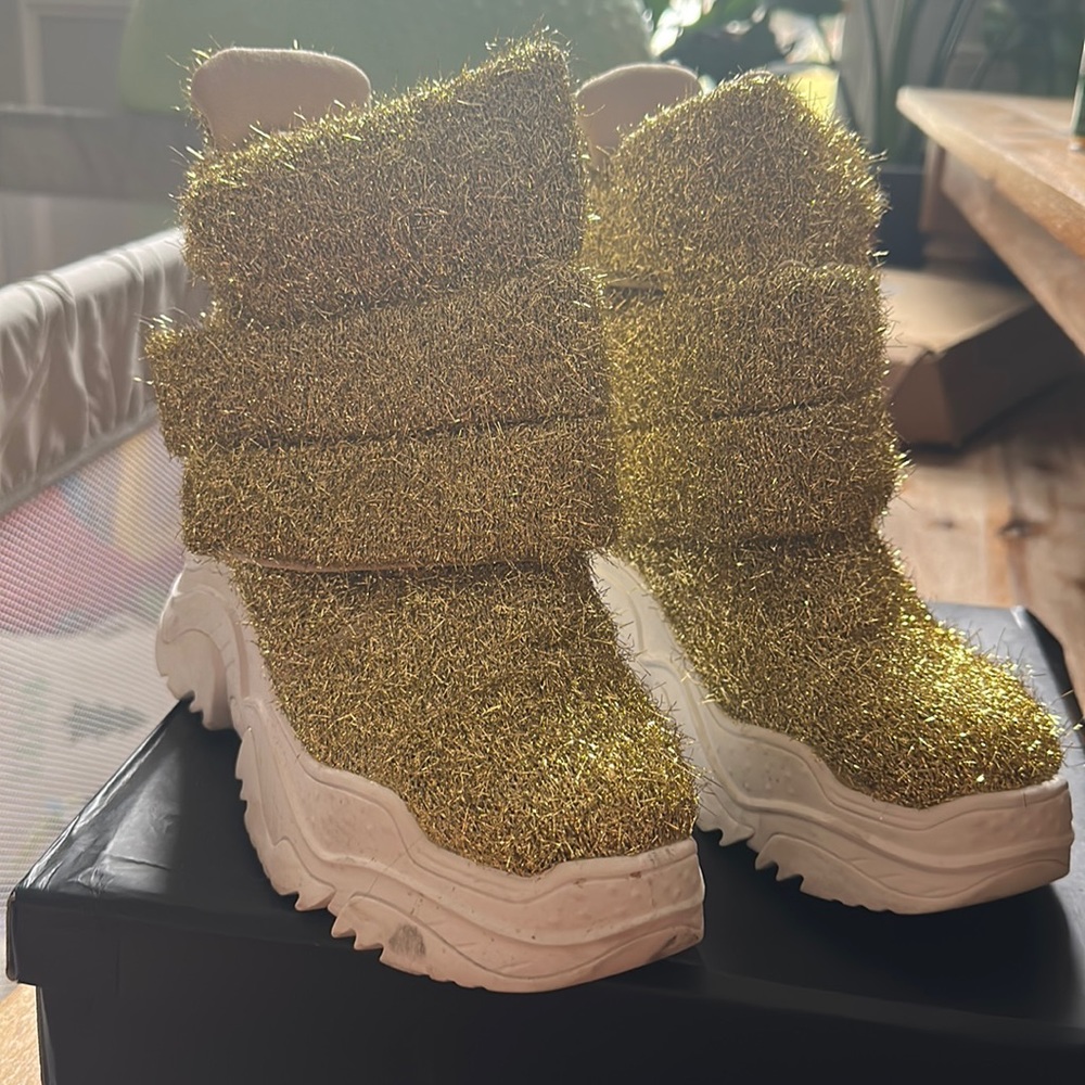 So Real gold stacked wedge sneaker